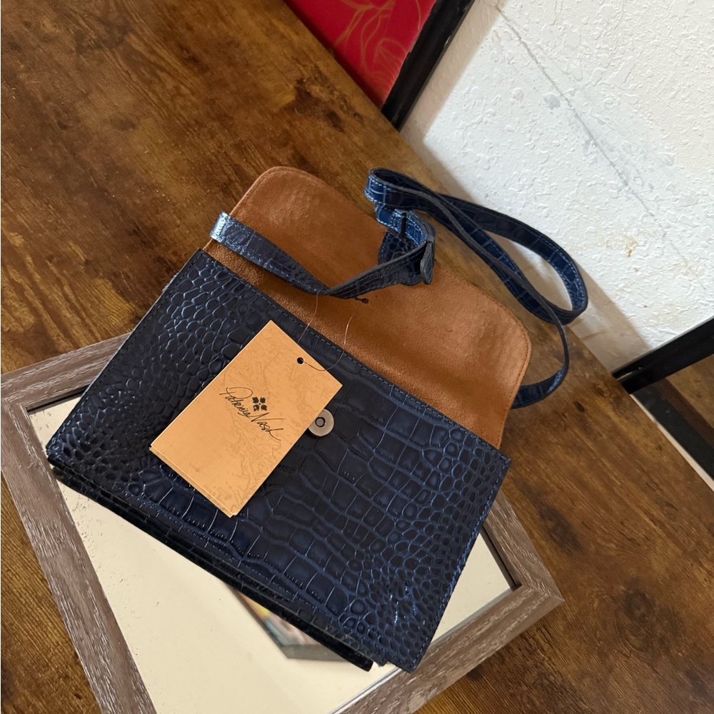 Patricia Nash Distressed Vintage Navy Crocodile Embossed Bag - Picture 2 of 4